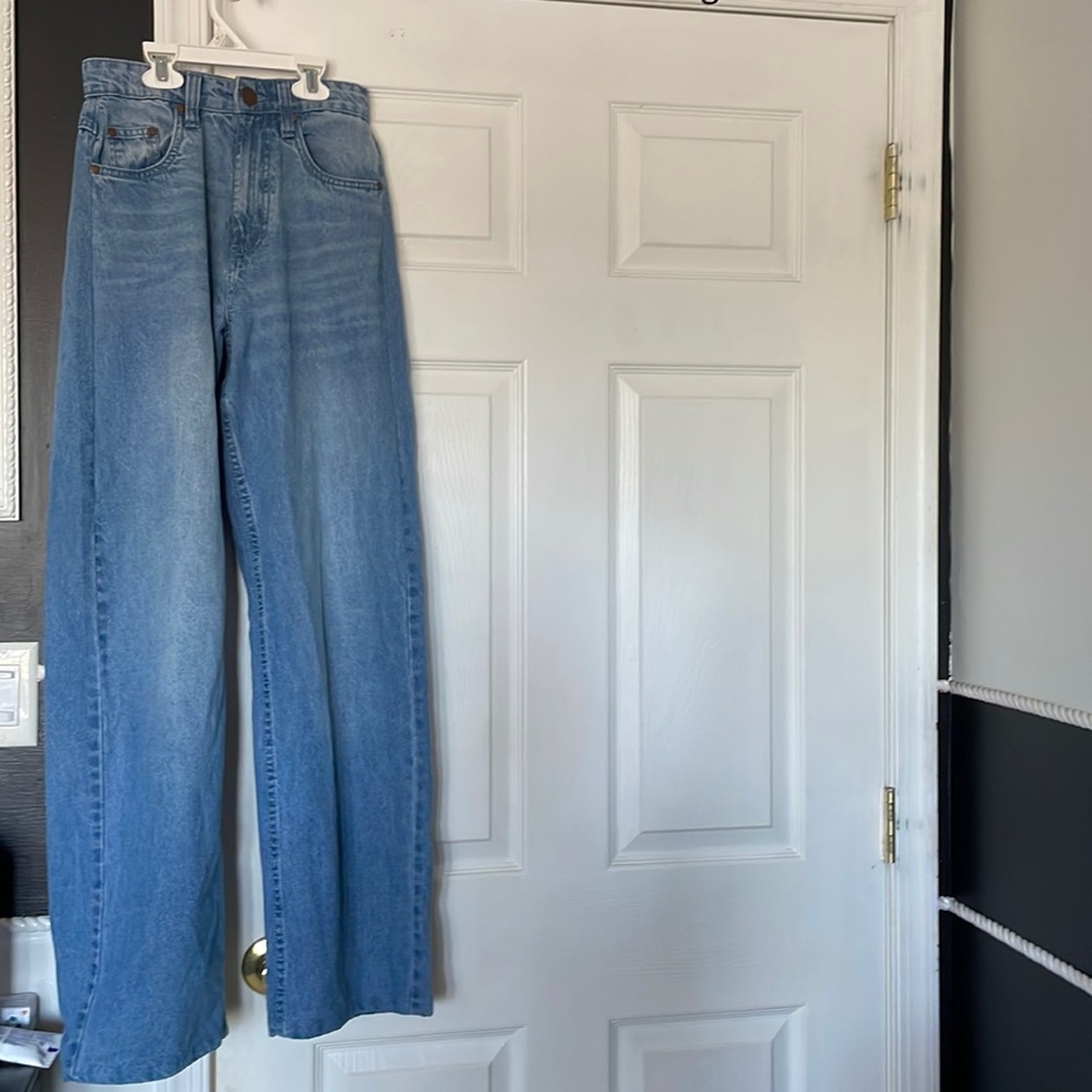 PRETTYLITTLETHING Petite Mid Wash Extreme Wide Leg Jean Size 2